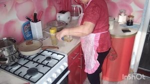 Снег снежок белая метелица /испекла пирожок /как живут в русской деревне..