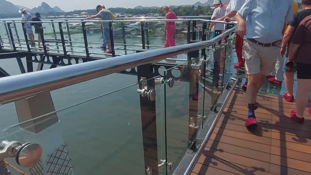 Провинция Канчанабури .Стеклянный мост Skywalk .Обед на плавучей платформе .Таиланд смотреть онлайн