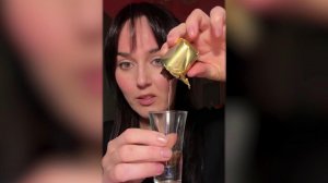 Российские подростки массово скупают конфеты с алкогольной начинкой.