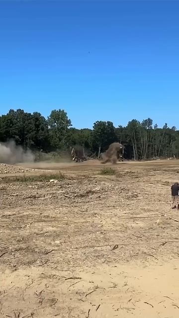World Record Jump Goes For A Wild Ride! #offroad #monstertruck #shorts смотреть онлайн
