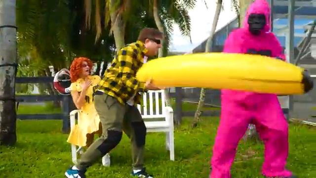 Настя помогает людям в День Святого Валентина смотреть онлайн