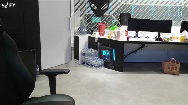 Легендарный китайский спортсмен по Dota 2 убежал в туалет посреди киберспортивного турнира.