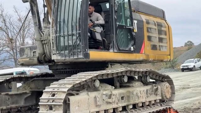 Huge Excavators, Heavy Hauls, Hydraulic Hammers & Wheel Loaders смотреть онлайн