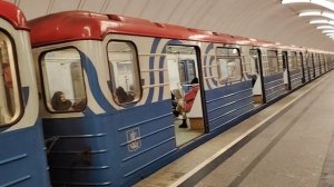 электропоезд 81-717 номерной на станции Чкаловская