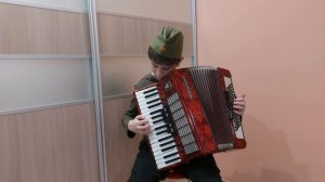 "Яблочко" Матросский танец, исполняет Артем Воронович, 15 лет.