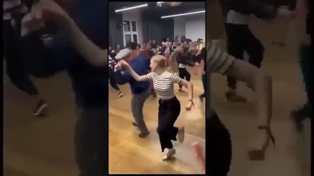 Как танцевали наши бабушки и дедушки. Чудо, которое невозможно забыть смотреть онлайн