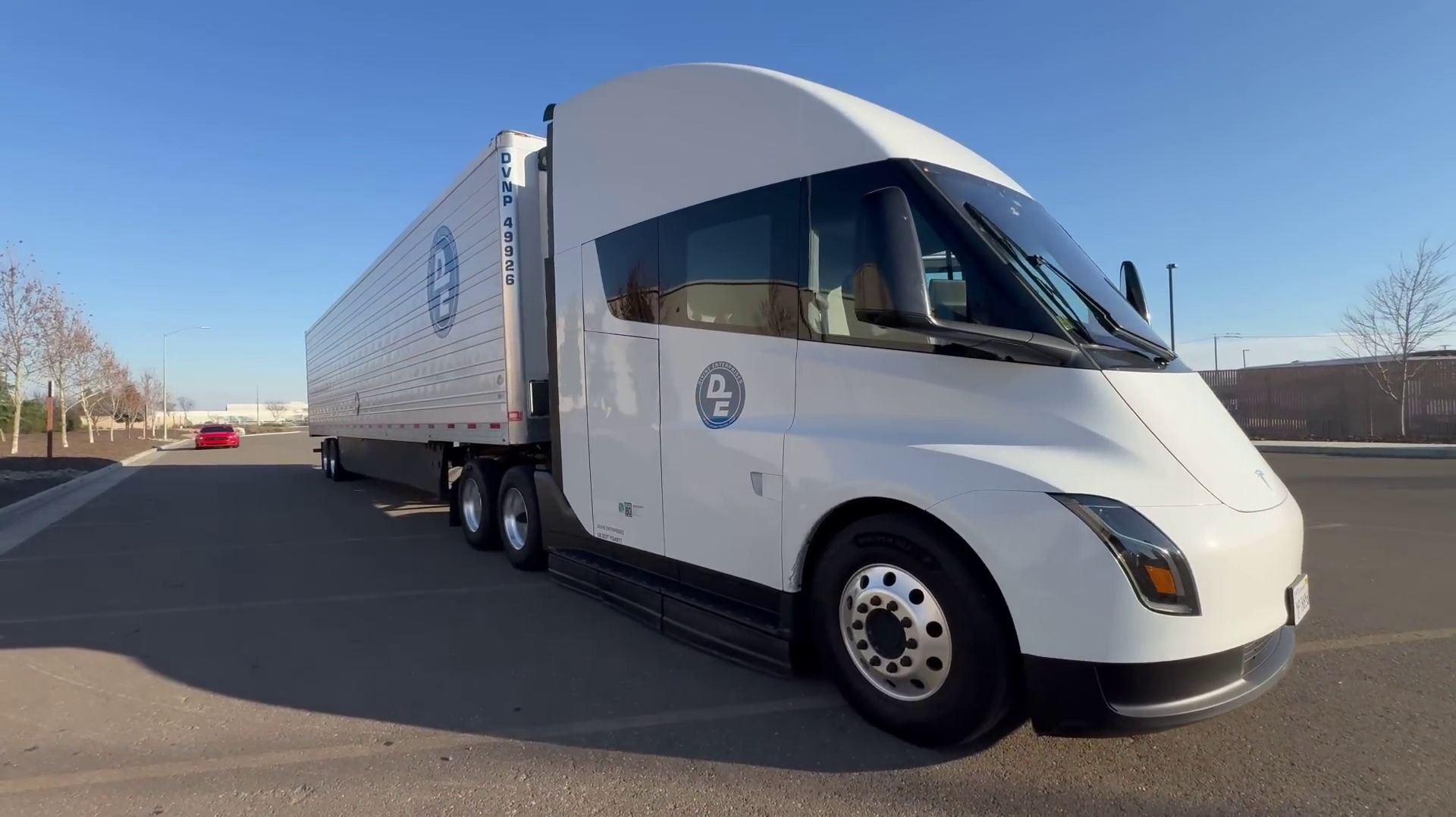ПРОБУЮ TESLA SEMI - ЭЛЕКТРИЧЕСКИЙ СЕДЕЛЬНЫЙ ТЯГАЧ. Дела домашние: Судьба ДОРОГА смотреть онлайн