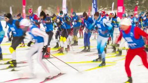 Тысячи москвичей вышли на старт лыжного марафона по живописным полям Битцы