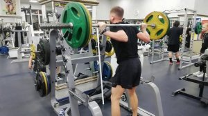 Силовая тренировка в зале, ноги, присед 20260109213201