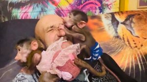 БЕДНЫЙ ПАПА! Степашка и Маняшка просто атакуют Влада!