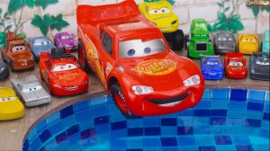 Мультики для детей | Машинки Тачки — Молния Маккуин с пузырями