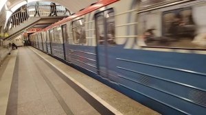 электропоезд 81-717 Номерной отправляется со станции Чкаловская