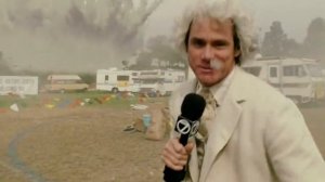 /Брюс использует силы "бога"/
в своих целях/