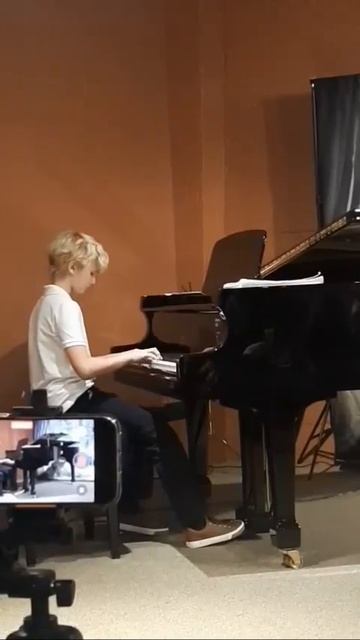 Юный любитель не профессионал