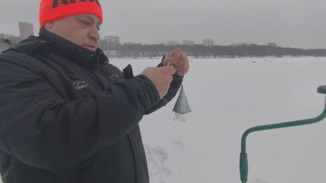 Испытание зимнней кормушки смотреть онлайн