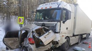 Двое маленьких детей и 26-летняя девушка погибли в ДТП в Иркутской области