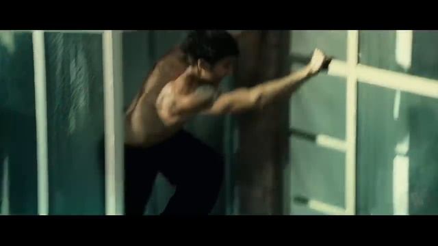 фрагмент из фильма 13 район --- За Лейто пришли бандиты к нему домой смотреть онлайн