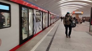 электропоезд 81-775.2 Москва 2024 отправляется с платформы Кантемировская