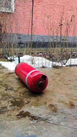 делаем коптильню из газового балона