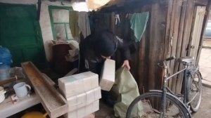 Донецк. Привезли топливные брикеты на Жилплощадку