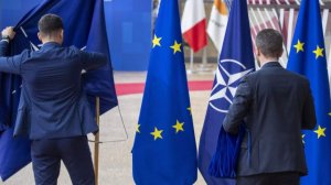 AD указало на отстранение ЕС и НАТО от переговоров по Украине