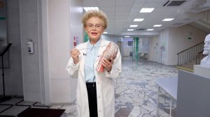 Елена Малышева назвала "красные флаги" при головной боли, когда нужно идти к врачу