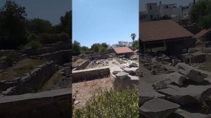 Здесь был мавзолей правителя Карии Мавсола