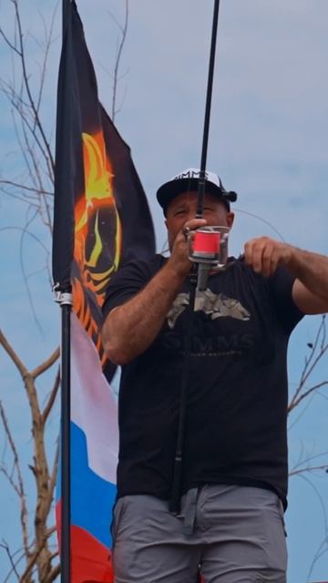 ЗАБРАЛИСЬ НА МАШИНУ — И ВЫТЯНУЛИ «МАХИНУ»! смотреть онлайн