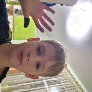 общаюсь и играю в видеоигры.