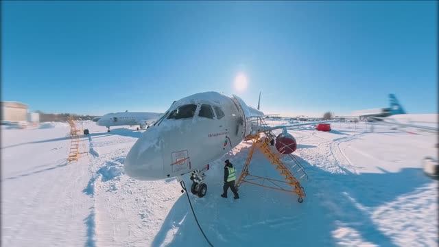 Вместе с Движением Первых в ангаре авиастроительной компании Яковлев
