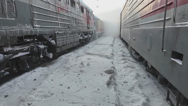 ЖД. Спокойная смена. Еще один локомотив поставлен на прогрев с частичным ремонтом. 122/26 смотреть онлайн