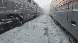 ЖД. Спокойная смена. Еще один локомотив поставлен на прогрев с частичным ремонтом. 122/26