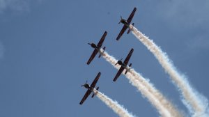 Безопасность и доступность: Путин поздравил работников гражданской авиации