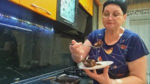 ЖИЗНЬ В СЕЛЕ/МУЖ ПРОСИТ ЕЩЁ ИСПЕЧЬ