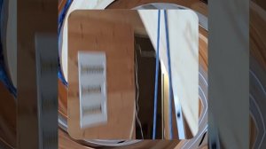 1000048154.mp4 (Собака наблюдает за устройством лестницы на 2 этаж в доме А-фрейм)