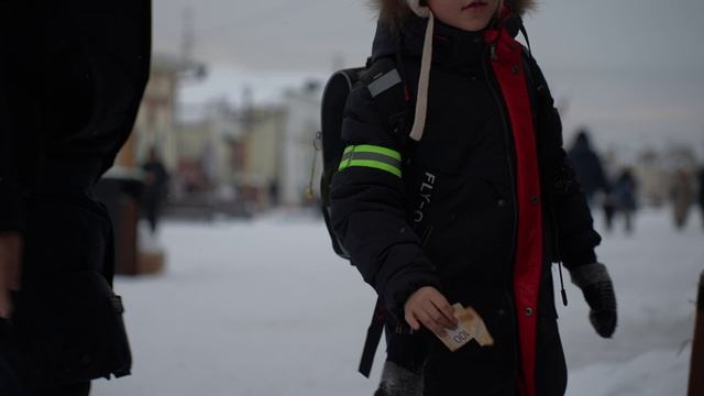 - Надо жить, надо что-то делать! Не сидеть сложа руки, - твердо убежден Иван Кондратьевич. смотреть онлайн