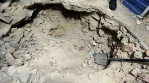 Обнаруженную в промзоне Белгорода воронку от боеприпаса показали на видео