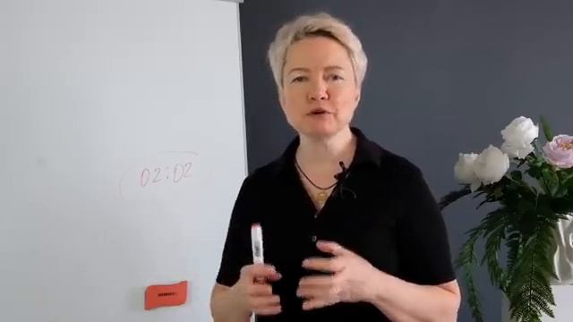 Одинаковые цифры на часах.