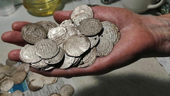 КОП ПО СТАРИНЕ, НАШЁЛ ОЧЕНЬ РЕДКУЮ И КРАЙНЕ ДОРОГУЮ МОНЕТУ смотреть онлайн