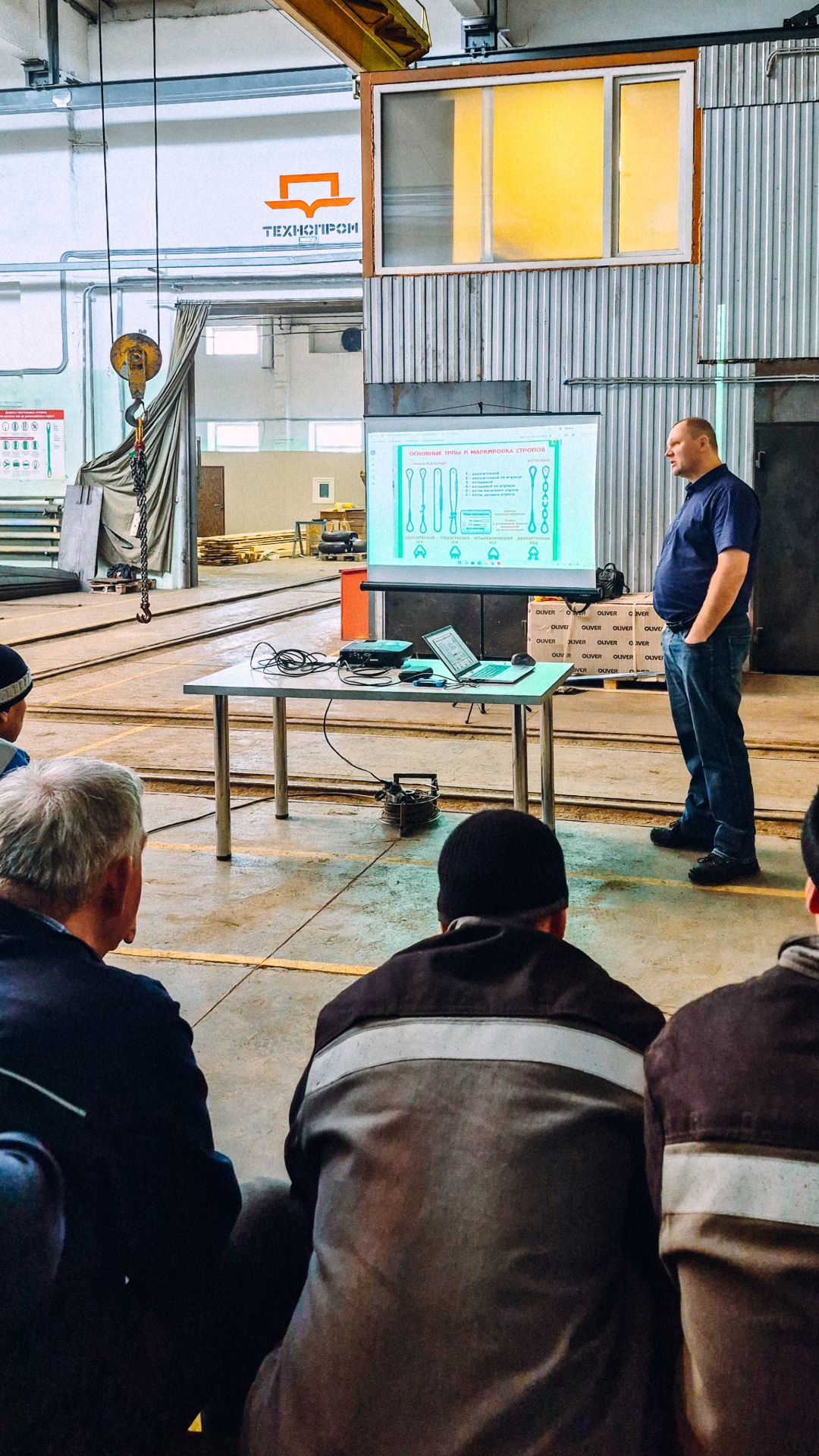 Нулевые простои в отгрузке: внутренний тренинг стропальщиков на заводе Технопром