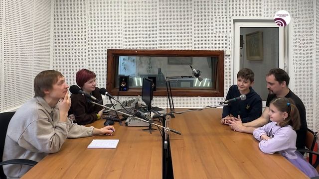 Актуальное интервью. Сергей, Максим и Светлана Земляковы смотреть онлайн