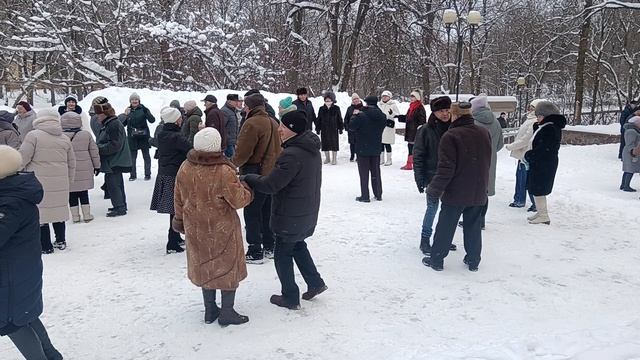 Девушки похожи на цветы..... 08.02.26 Гомель парк Луначарского 🥰💫 смотреть онлайн