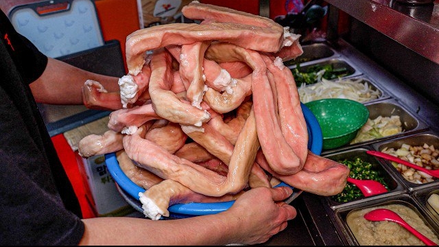 Фантастическое сочетание пухлой корейской говяжьей требухи и бескостной курицы. рагу гопчан смотреть онлайн