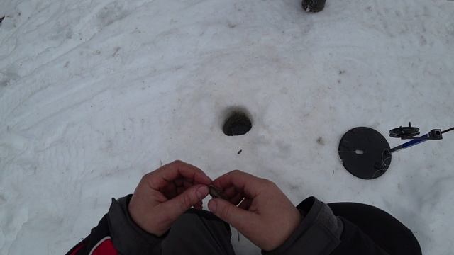 Зимняя рыбалка. Ночевка в избе. смотреть онлайн