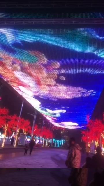 Парящий экран в воздухе