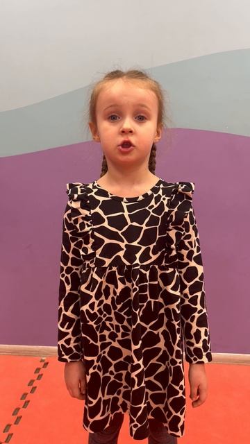 Стихотворение "Не одна" читает Елизавета Абрамова смотреть онлайн