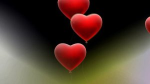 Летящие воздушные сердца на чёрном фоне