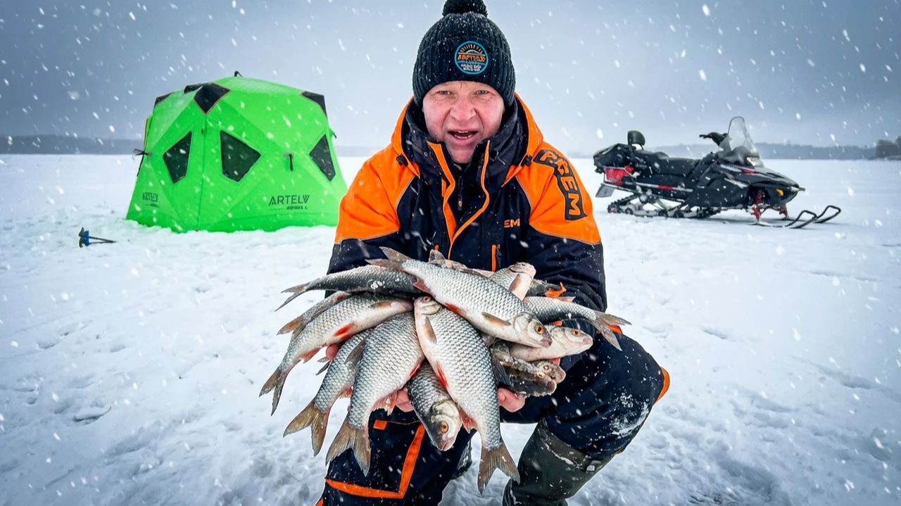 КУЧА РЫБЫ С ОДНОЙ ЛУНКИ! УЕХАЛ ОТ ВСЕХ ПОДАЛЬШЕ И НАЛОВИЛ! Зимняя рыбалка в палатке. смотреть онлайн