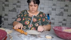 ОТВЕЧАЮ НА ВОПРОСЫ ЛЕПЛЮ ЧЕБУРЕКИ.