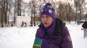 Активисты в Беларуси помогают пенсионерам в мороз убирать снег и наводят порядок у братских могил